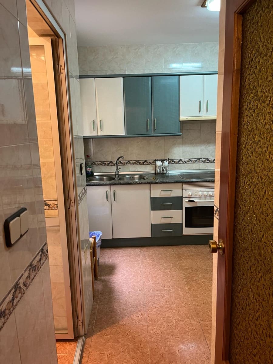 3 bedroom Flat for rent in Velez-Malaga with garage - € 800 (Ref: 8173841)