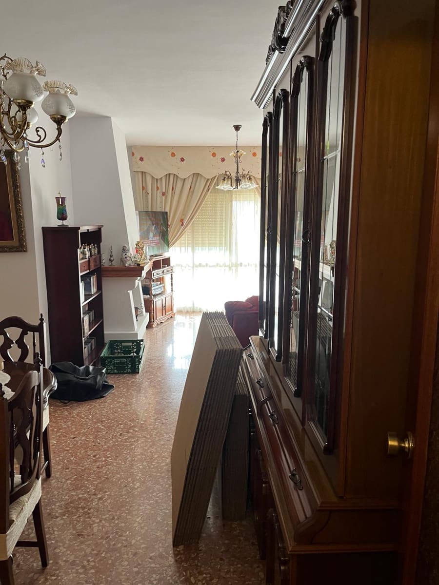 3 bedroom Flat for rent in Velez-Malaga with garage - € 800 (Ref: 8173841)