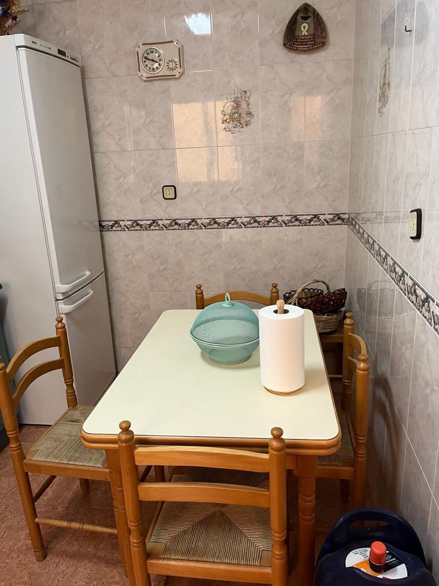 3 bedroom Flat for rent in Velez-Malaga with garage - € 800 (Ref: 8173841)