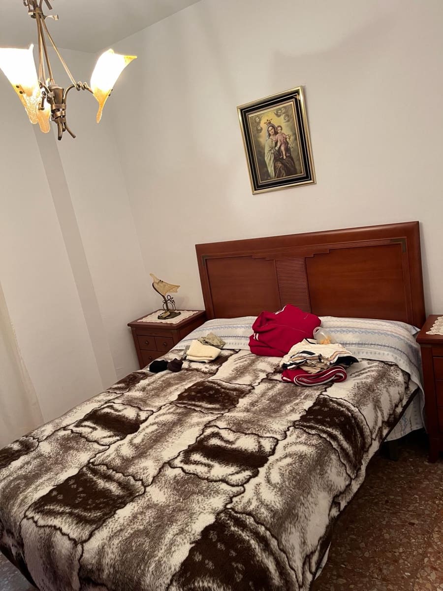 3 bedroom Flat for rent in Velez-Malaga with garage - € 800 (Ref: 8173841)