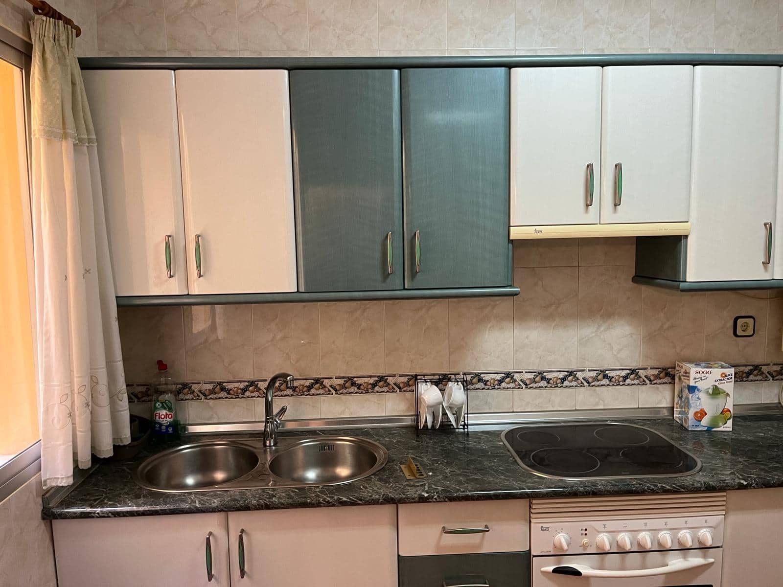 3 bedroom Flat for rent in Velez-Malaga with garage - € 800 (Ref: 8173841)