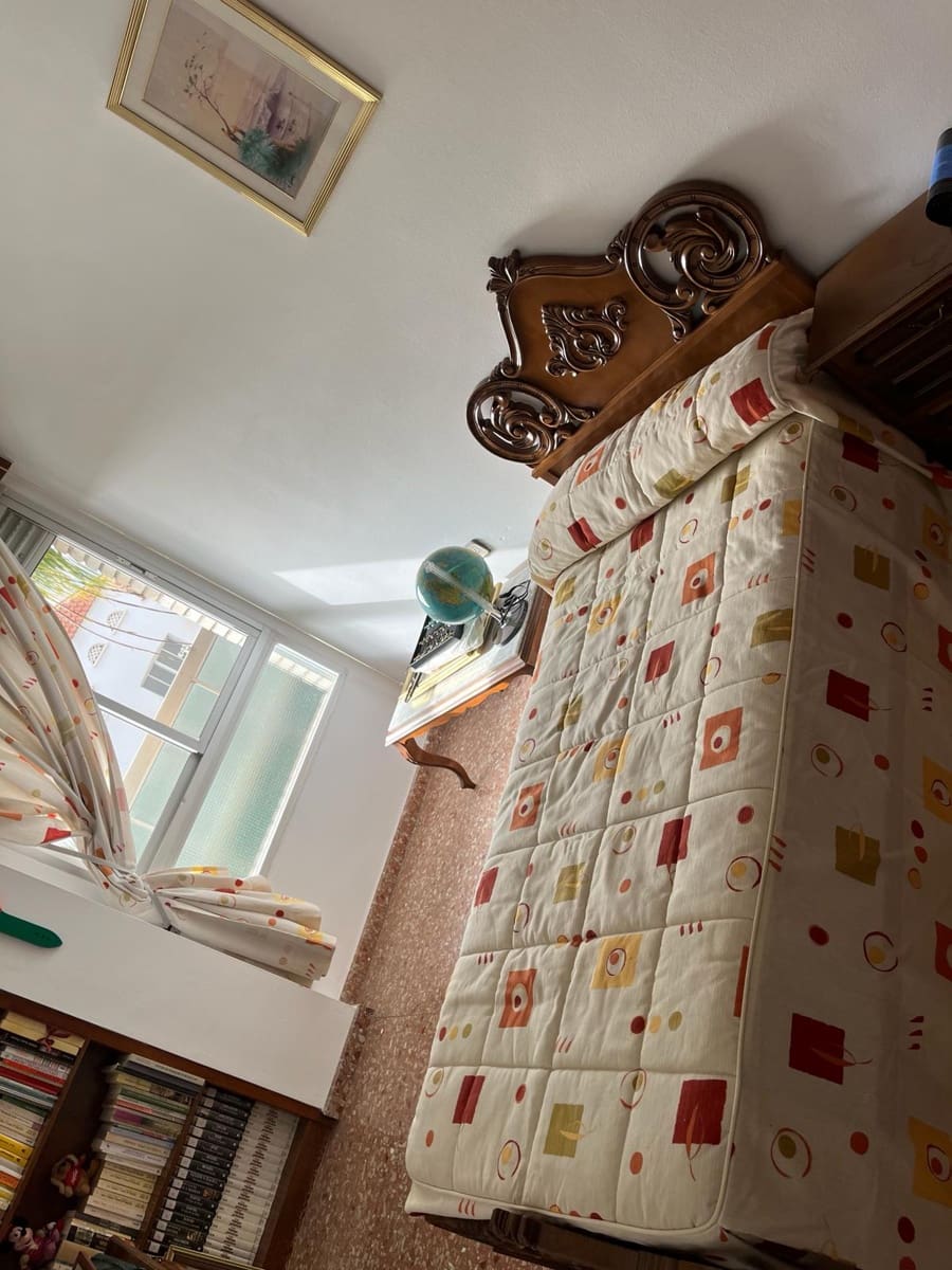 3 bedroom Flat for rent in Velez-Malaga with garage - € 800 (Ref: 8173841)