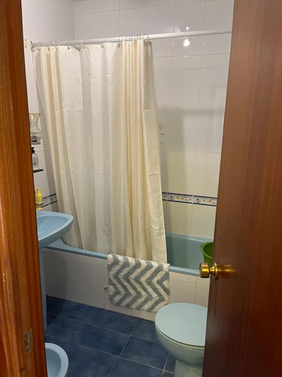 3 bedroom Flat for rent in Velez-Malaga with garage - € 800 (Ref: 8173841)