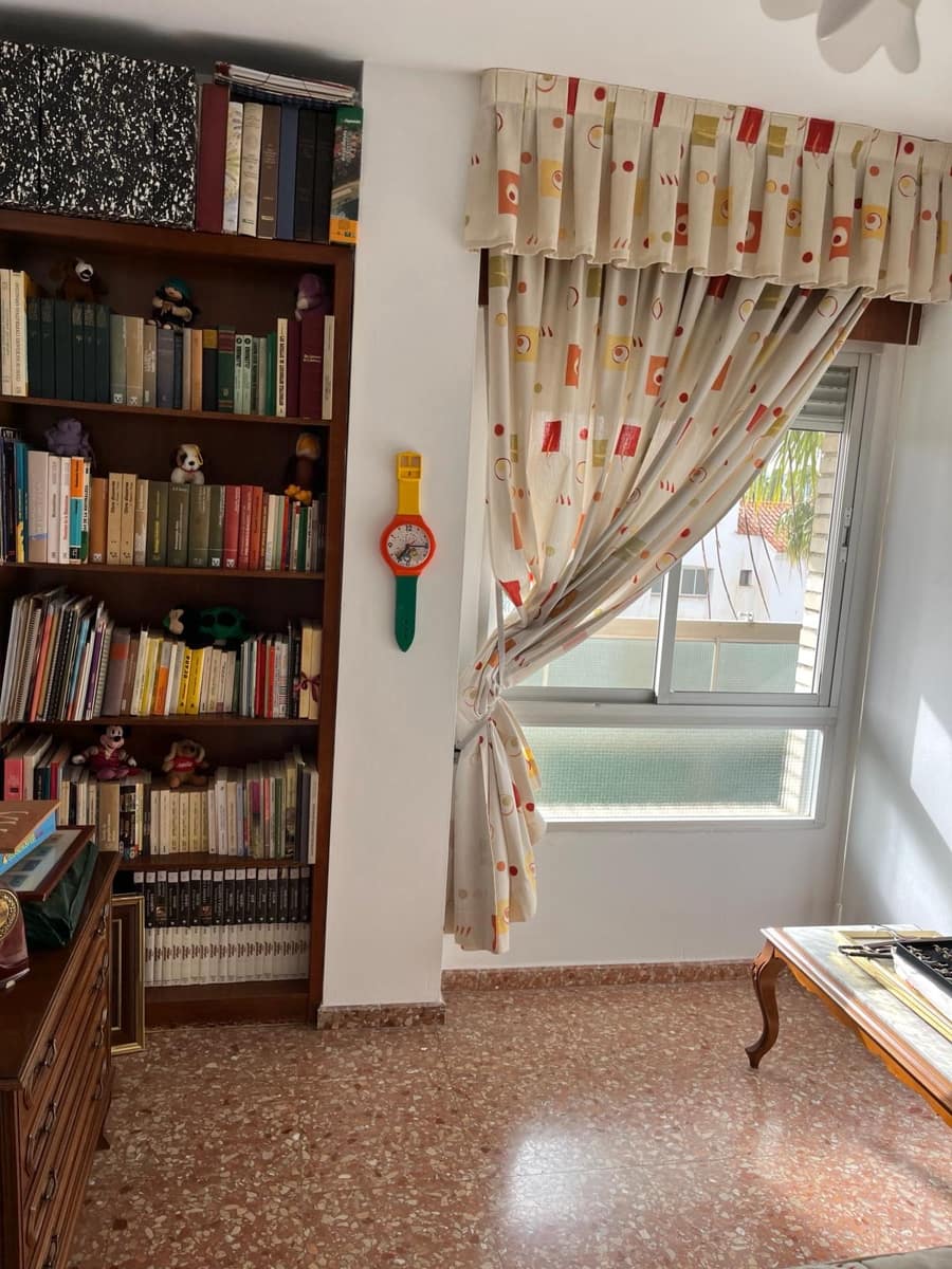 3 bedroom Flat for rent in Velez-Malaga with garage - € 800 (Ref: 8173841)