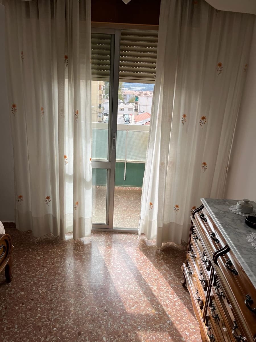 3 bedroom Flat for rent in Velez-Malaga with garage - € 800 (Ref: 8173841)