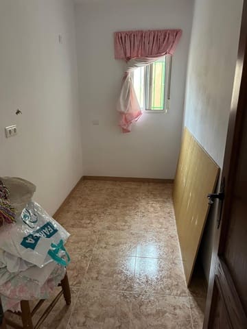 Grunde uden byggetilladelser til leje i Comares - € 650 (Ref: 8751766)