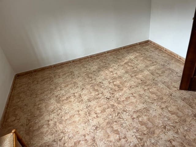 Grunde uden byggetilladelser til leje i Comares - € 650 (Ref: 8751766)