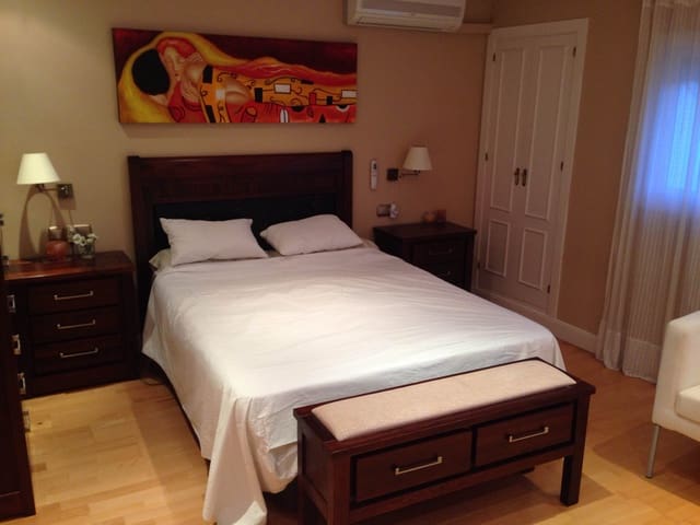 2 makuuhuone Rivitalo vuokrattavana paikassa Hacienda Torrequebrada, Benalmádena mukana uima-altaan 
autotalli - 1 500 € (Ref: 9144694)