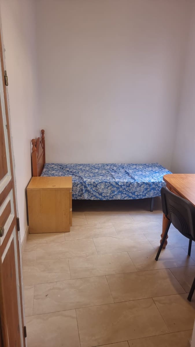 4 soveværelse Lejlighed til leje i Malaga by - € 1.900 (Ref: 9207654)