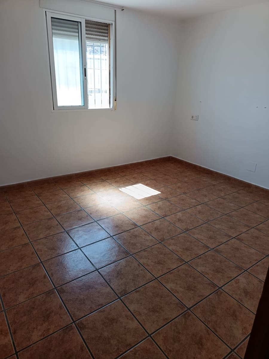 2 bedroom Townhouse for rent in Comares - € 650 (Ref: 9261963)