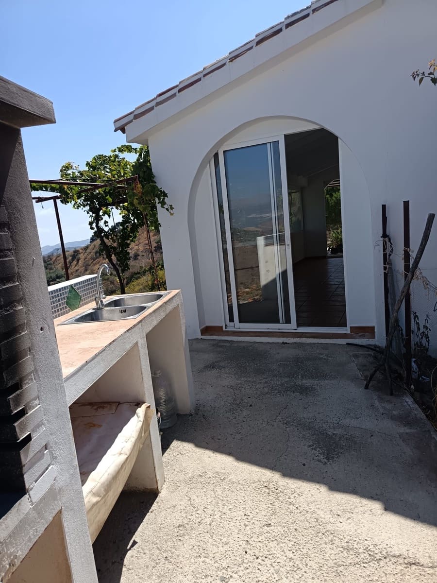 2 bedroom Townhouse for rent in Comares - € 650 (Ref: 9261963)