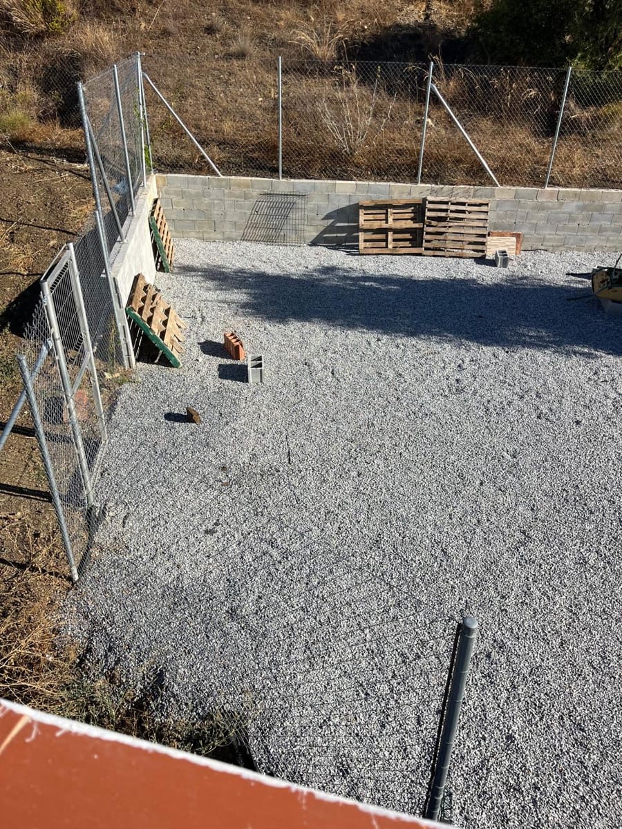 Mark att hyra i Sedella - 600 € (Ref: 9343542)