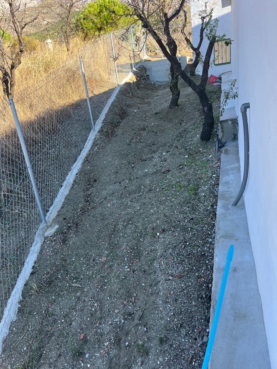 Mark att hyra i Sedella - 750 € (Ref: 9377677)