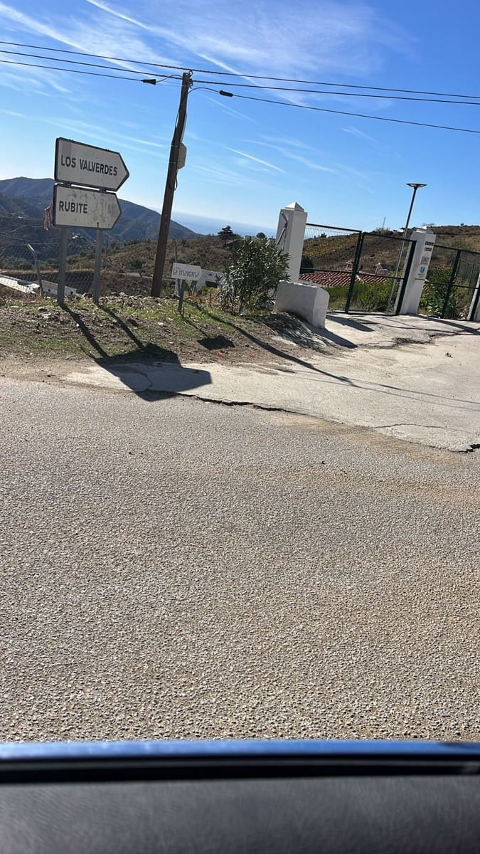 Mark att hyra i Sedella - 750 € (Ref: 9377677)