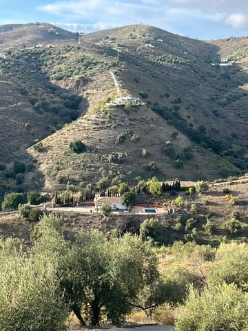 3 soveværelse Finca/Landehus til leje i Sedella med swimmingpool - € 800 (Ref: 9377682)