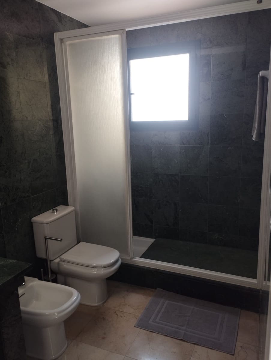 3 sypialnia Penthouse do wynajęcia w Marbella - 4 250 € (Ref: 9388657)