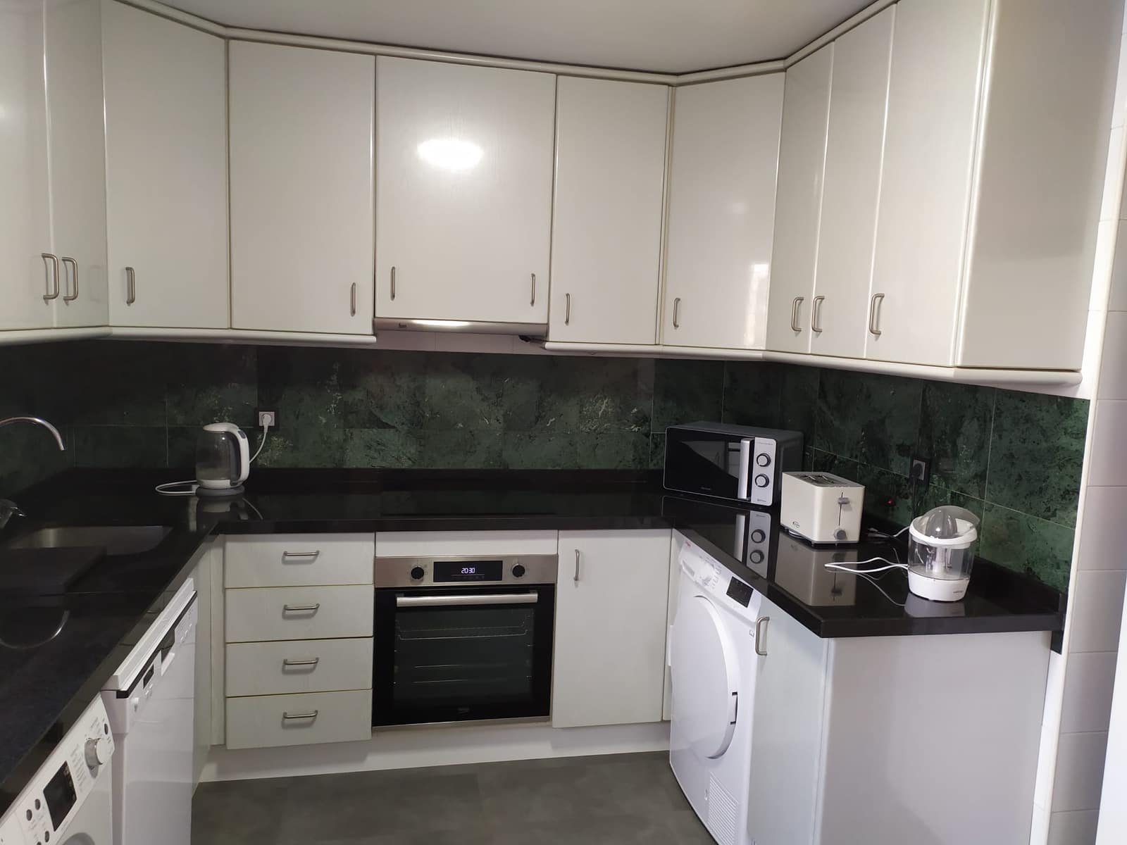 3 sypialnia Penthouse do wynajęcia w Marbella - 4 250 € (Ref: 9388657)