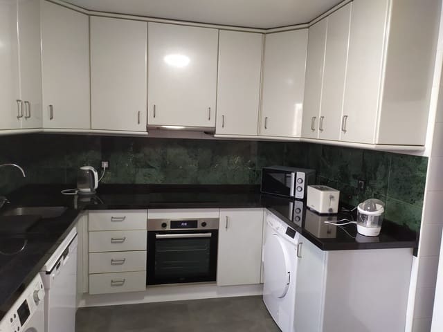 3 sovrum Takvåning att hyra i Casco Antiguo, Marbella - 4 250 € (Ref: 9388657)