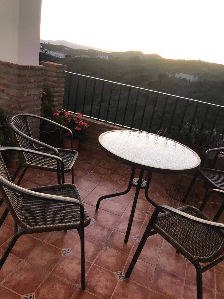 3 makuuhuone Omakotitalo vuokrattavana paikassa Sedella - 550 € (Ref: 9406892)