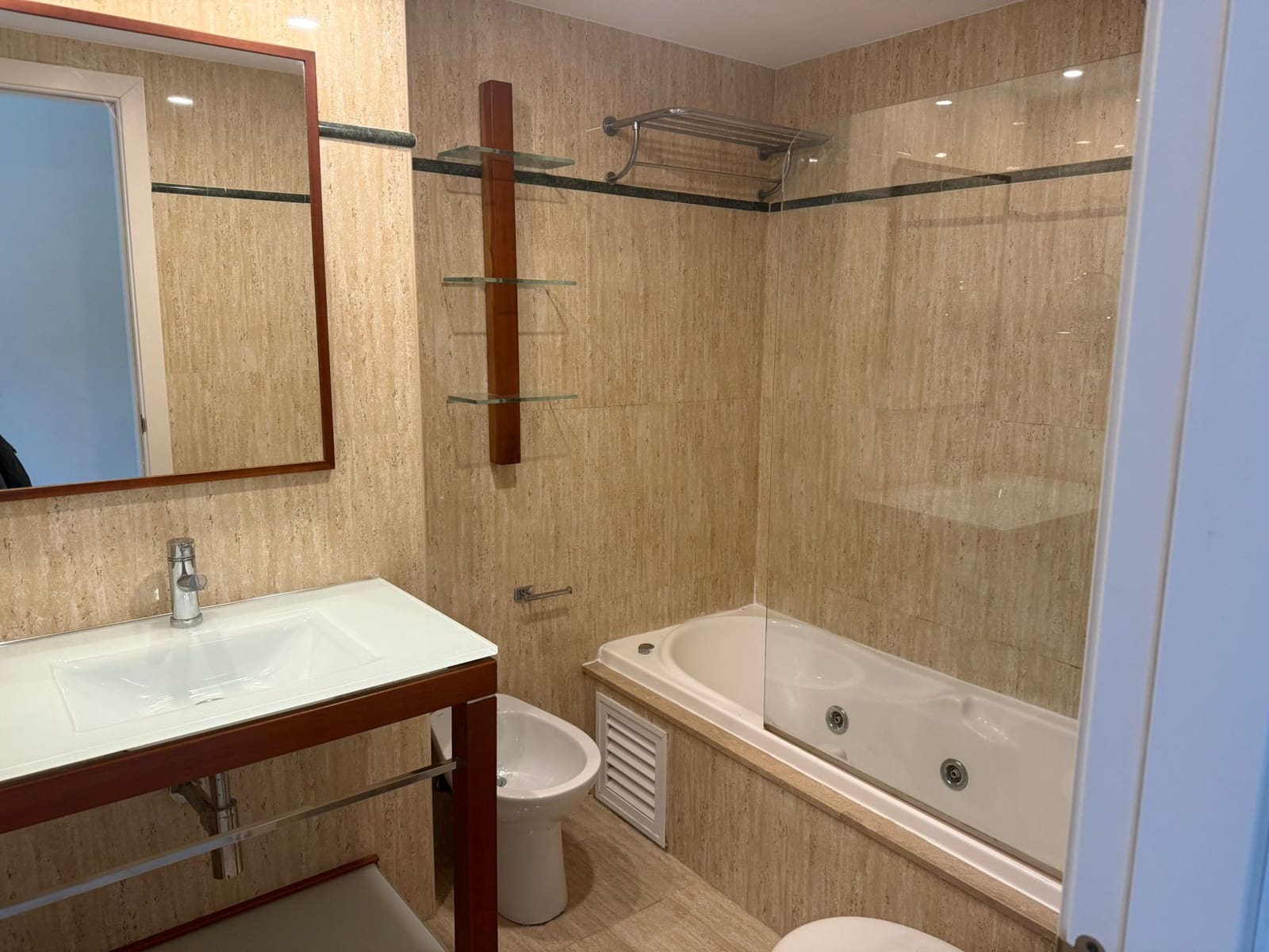 3 soveværelse Lejlighed til leje i Malaga by med garage - € 1.500 (Ref: 9426255)