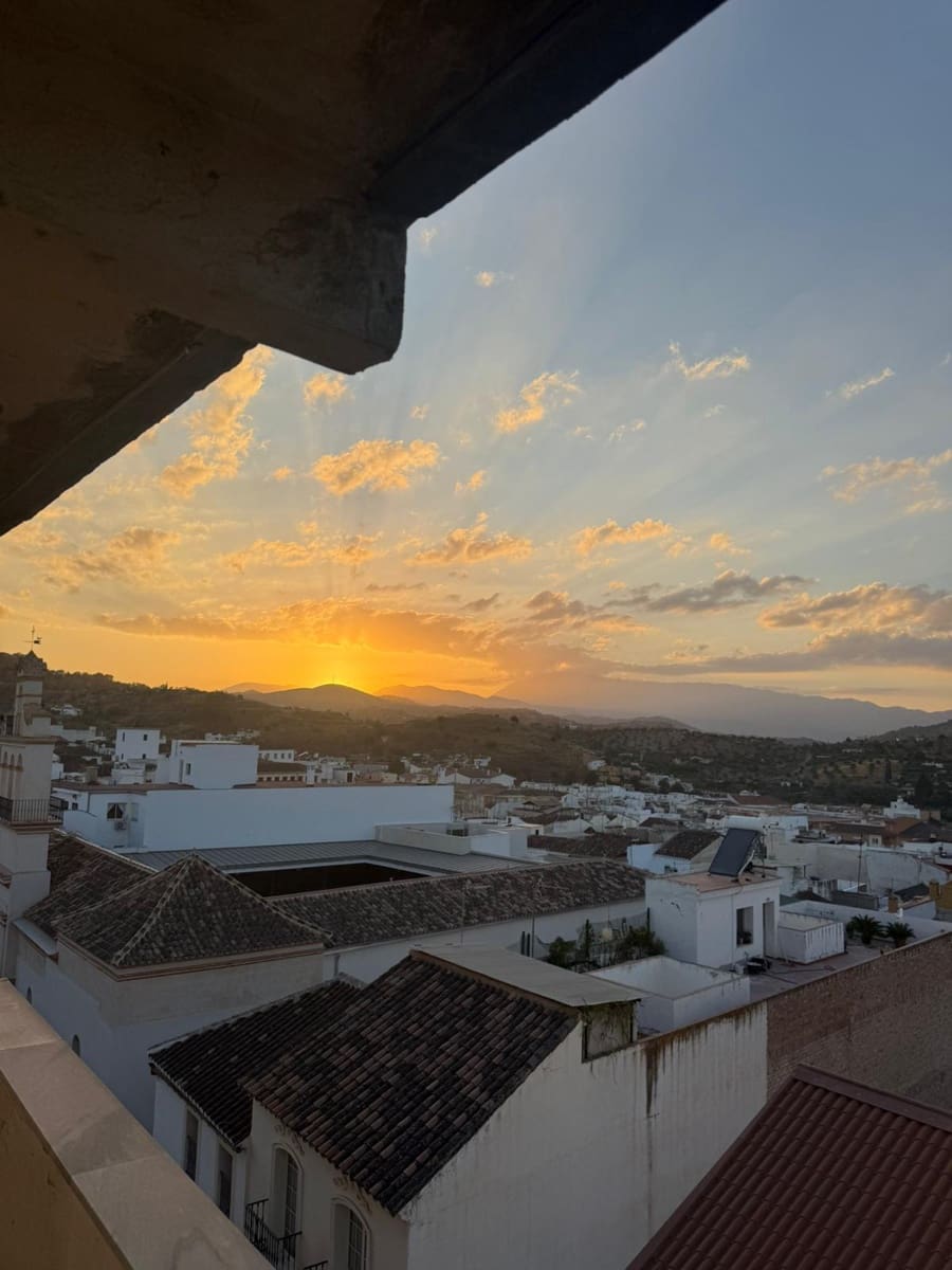 Piso de 2 habitaciones en Coín en alquiler - 1.000 € (Ref: 9432845)