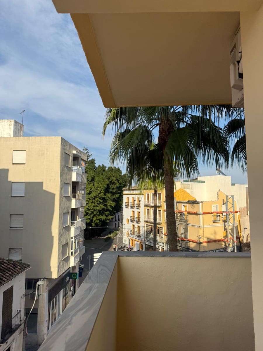 Piso de 2 habitaciones en Coín en alquiler - 1.000 € (Ref: 9432845)