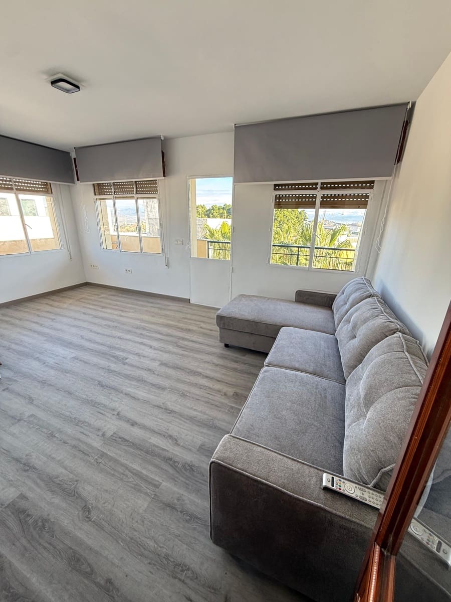 Piso de 2 habitaciones en Coín en alquiler - 1.000 € (Ref: 9432845)