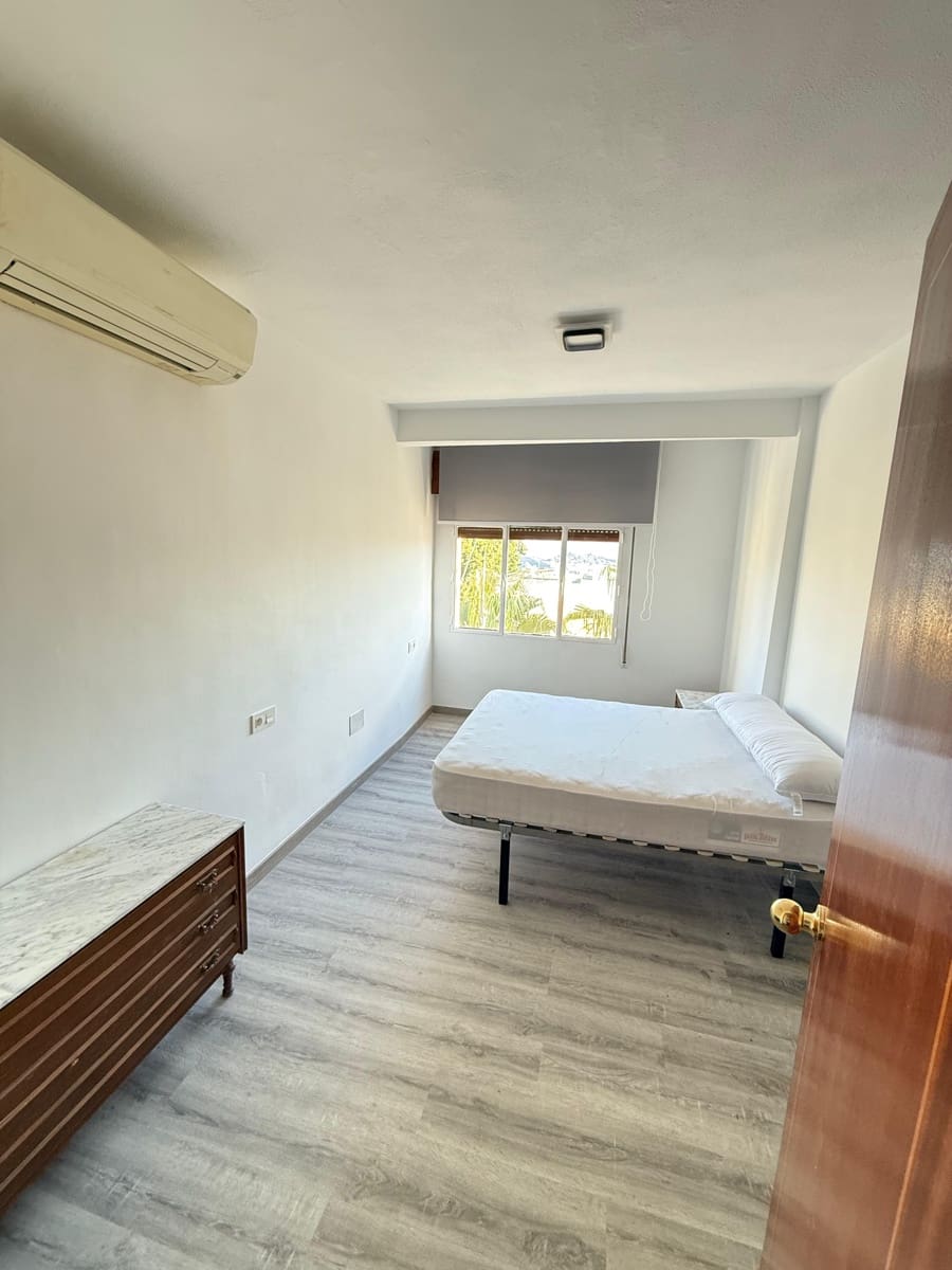 Piso de 2 habitaciones en Coín en alquiler - 1.000 € (Ref: 9432845)