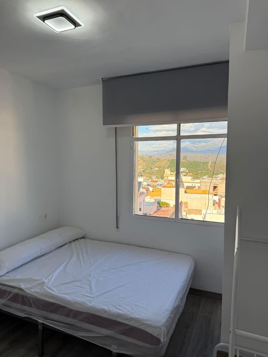 Piso de 2 habitaciones en Coín en alquiler - 1.000 € (Ref: 9432845)