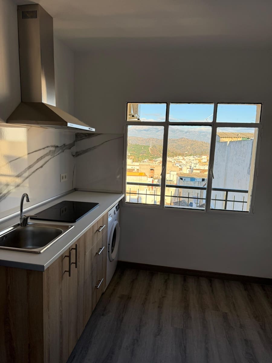 Piso de 2 habitaciones en Coín en alquiler - 1.000 € (Ref: 9432845)