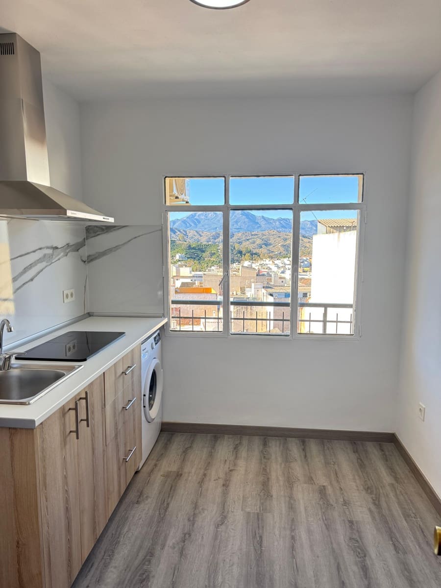 Piso de 2 habitaciones en Coín en alquiler - 1.000 € (Ref: 9432845)