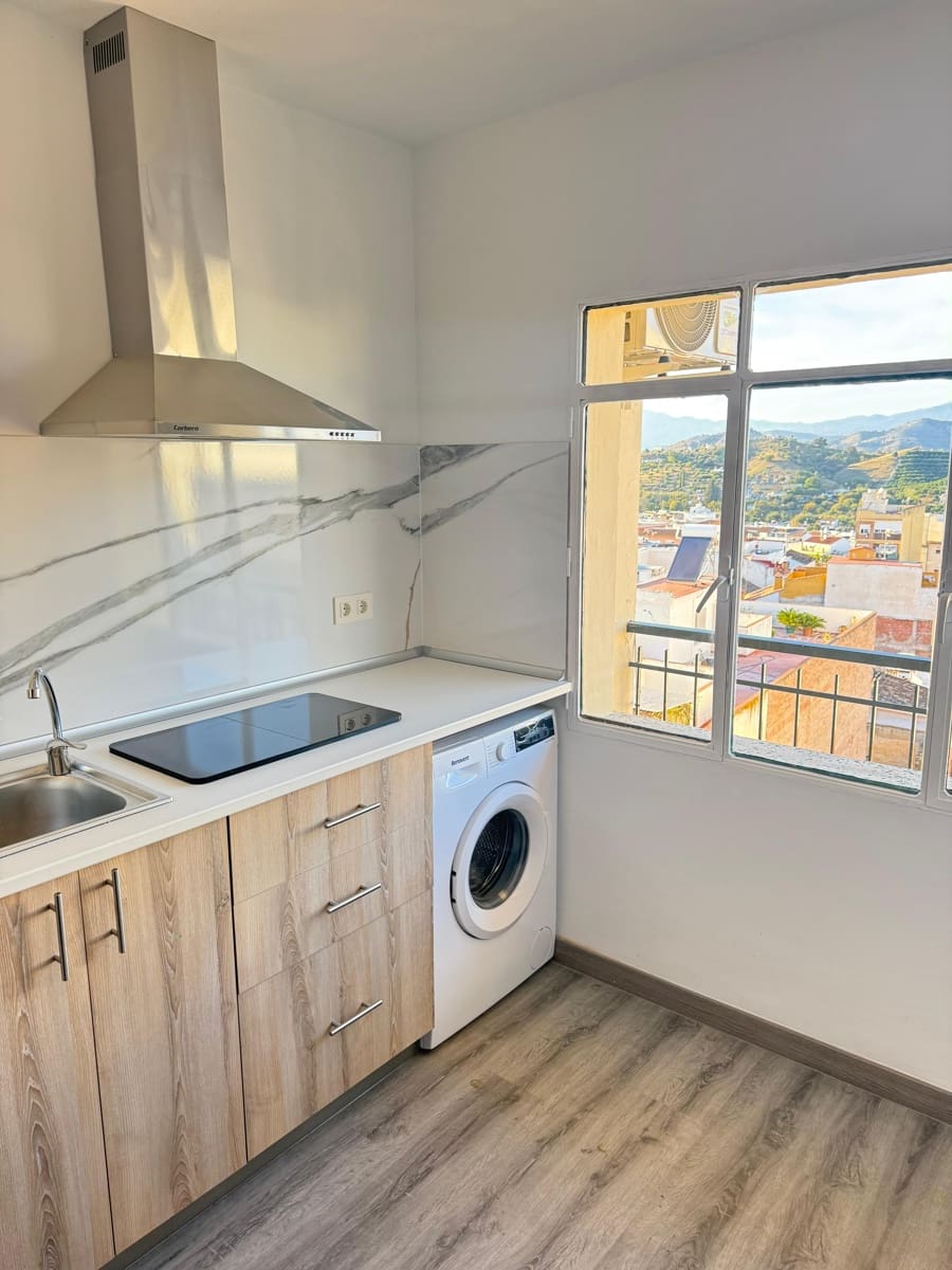 Piso de 2 habitaciones en Coín en alquiler - 1.000 € (Ref: 9432845)