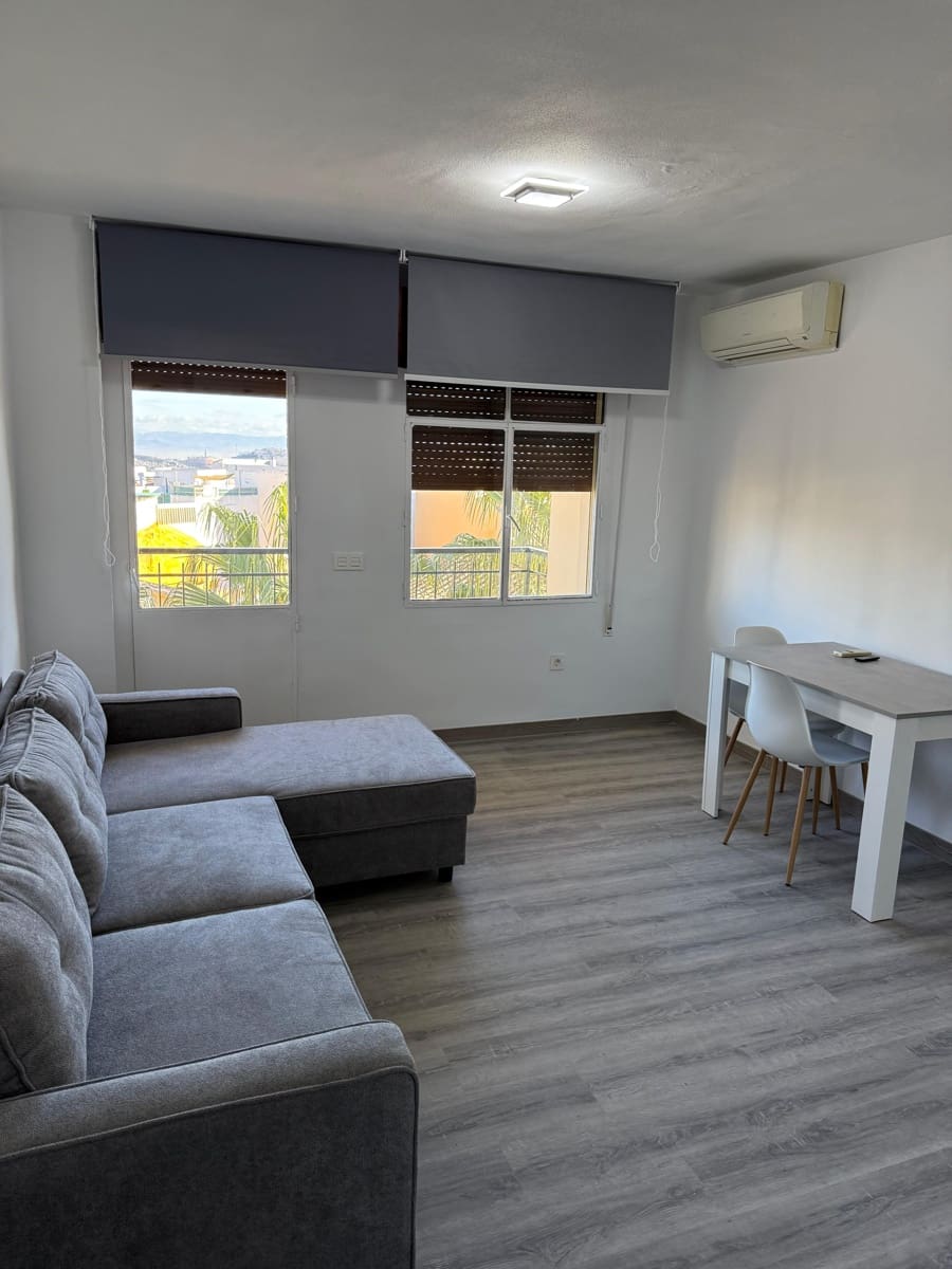 Piso de 2 habitaciones en Coín en alquiler - 1.000 € (Ref: 9432845)