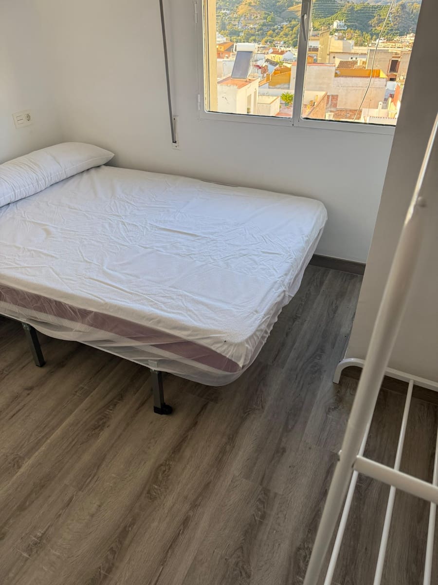 Piso de 2 habitaciones en Coín en alquiler - 1.000 € (Ref: 9432845)