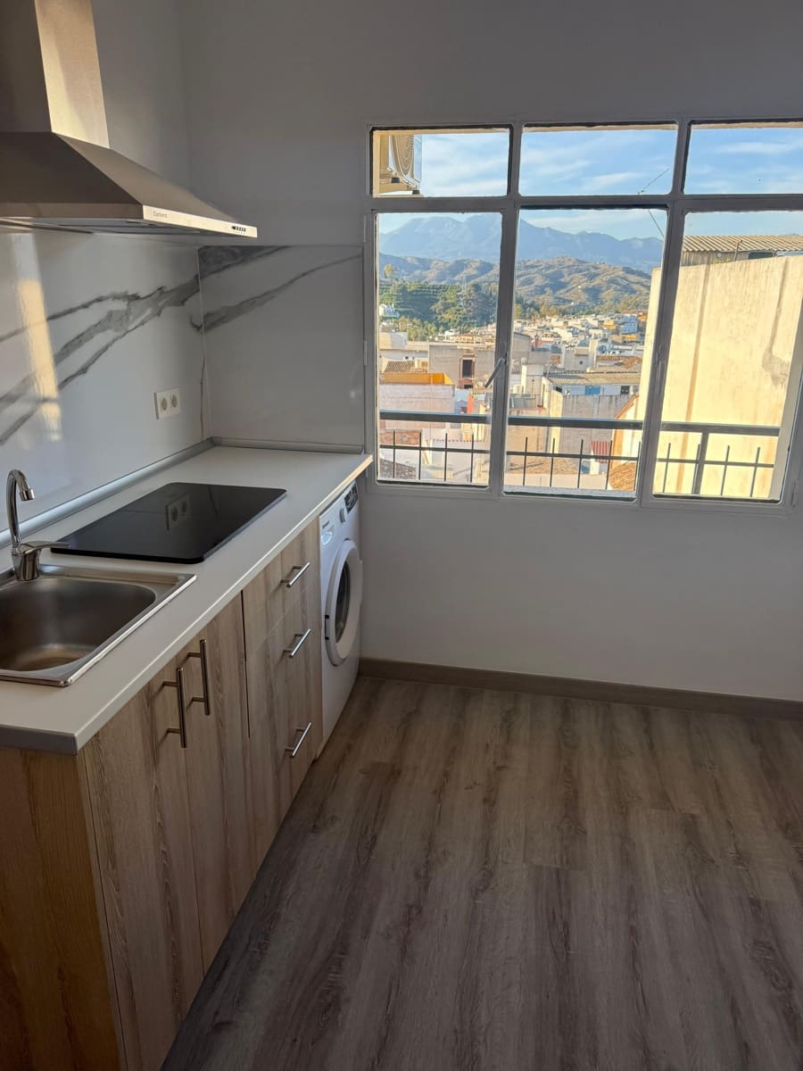 Piso de 2 habitaciones en Coín en alquiler - 1.000 € (Ref: 9432845)