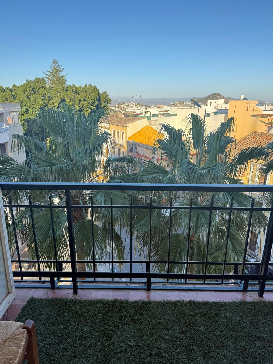 Piso de 2 habitaciones en Coín en alquiler - 1.000 € (Ref: 9432845)