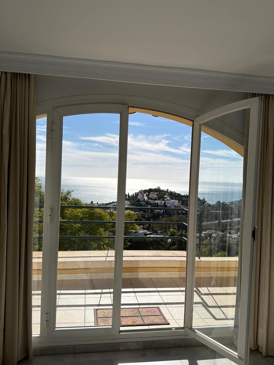 3 sypialnia Mieszkanie do wynajęcia w Miasto Malaga z basenem garażem - 2 200 € (Ref: 9436540)