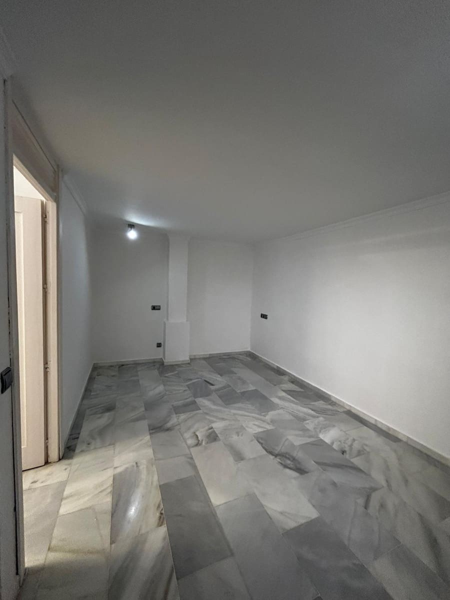 3 sypialnia Mieszkanie do wynajęcia w Miasto Malaga z basenem garażem - 2 200 € (Ref: 9436540)