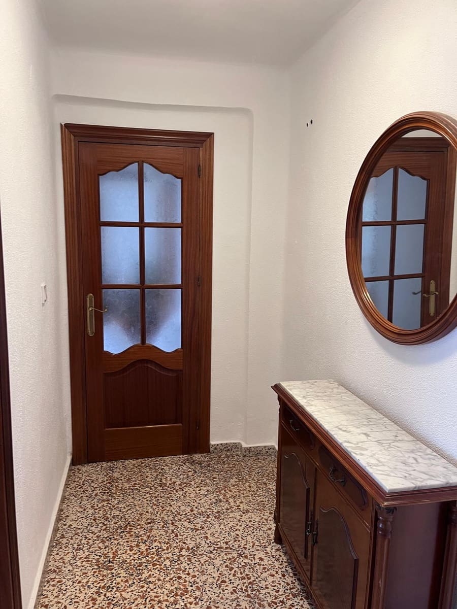 3 soveværelse Lejlighed til leje i Malaga by - € 1.050 (Ref: 9450536)