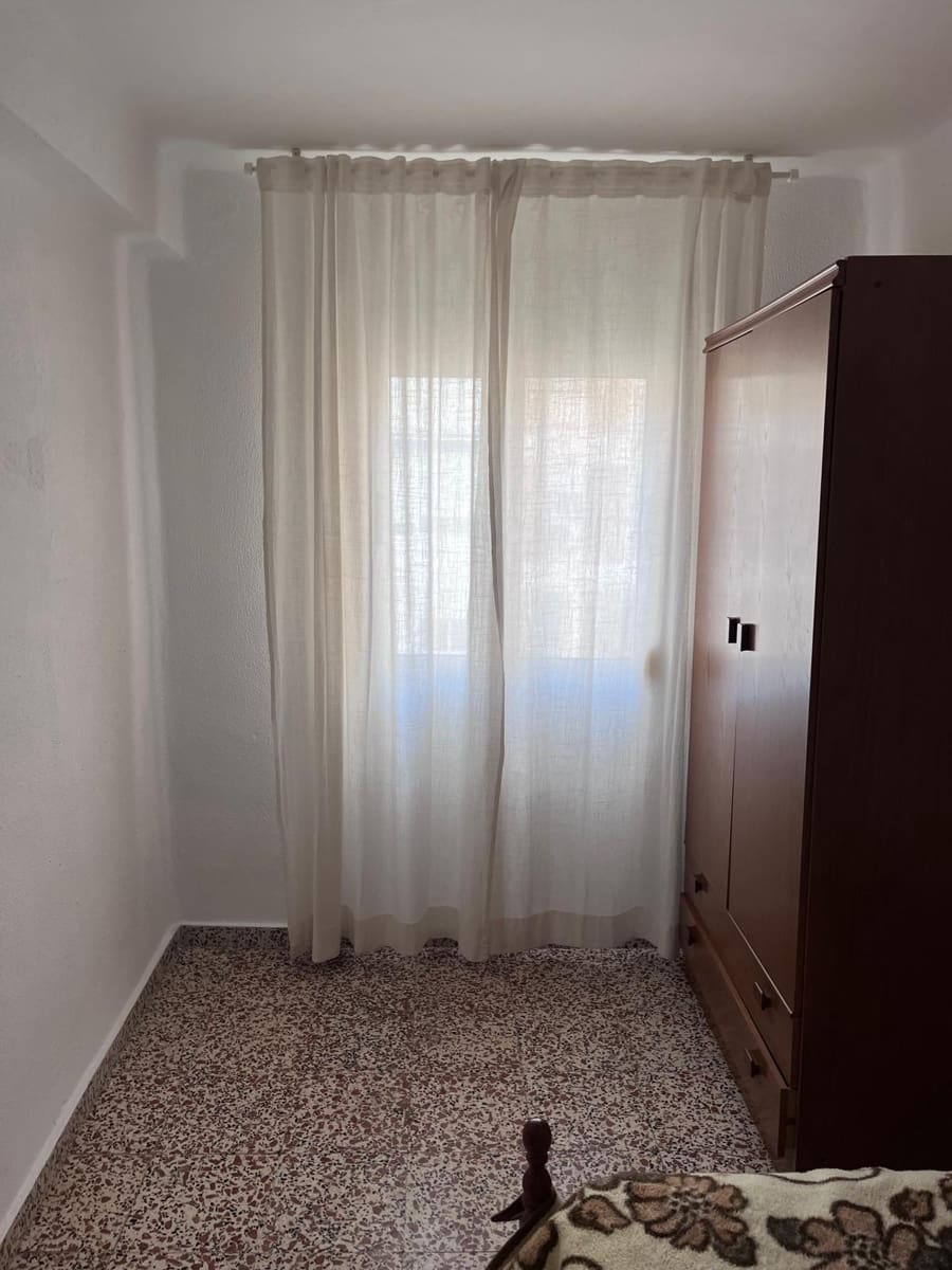 3 soveværelse Lejlighed til leje i Malaga by - € 1.050 (Ref: 9450536)