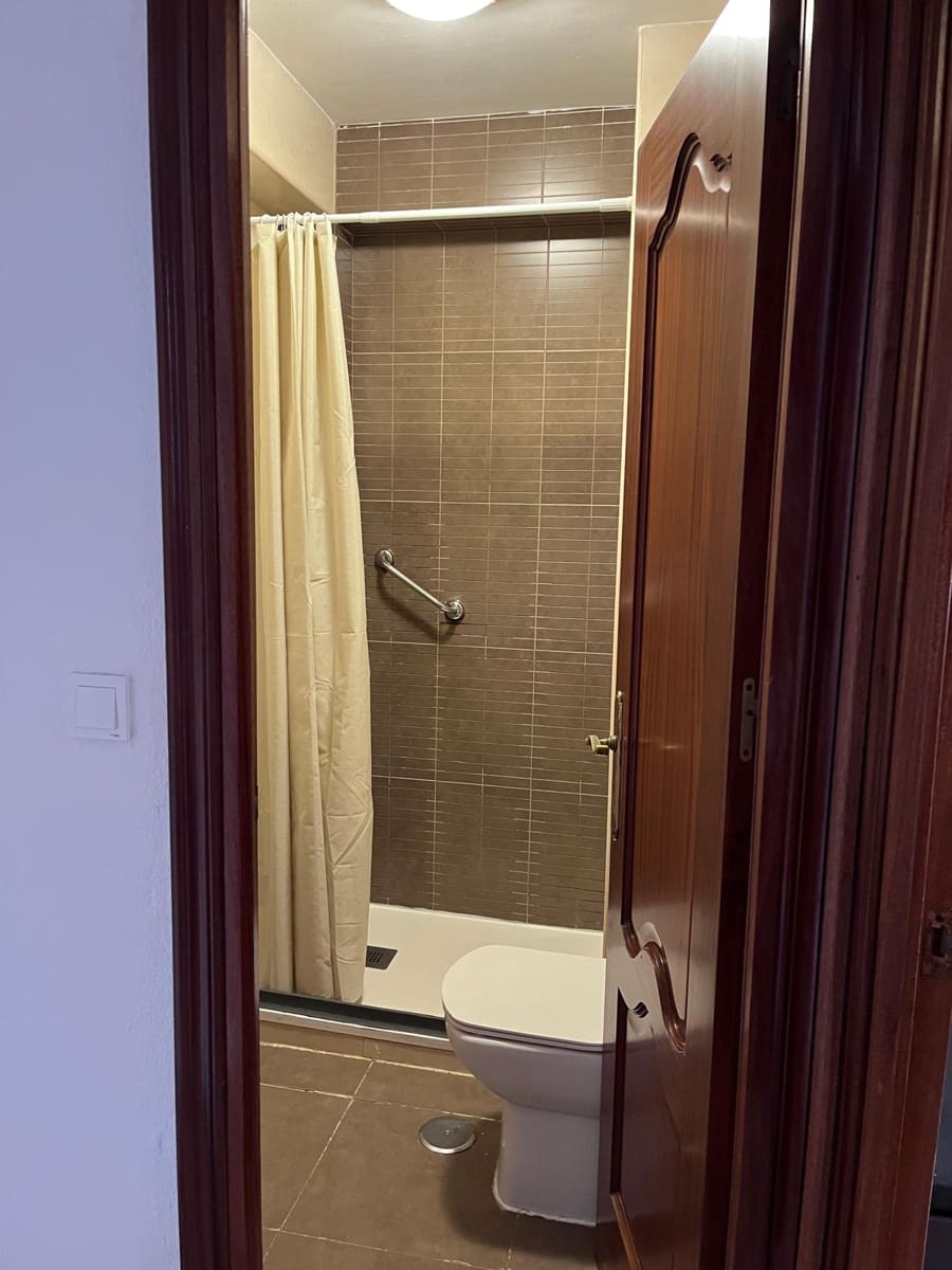 3 soveværelse Lejlighed til leje i Malaga by - € 1.050 (Ref: 9450536)