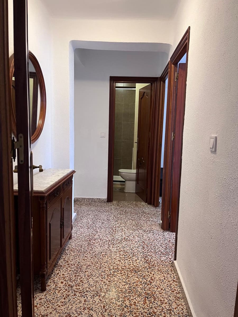 3 soveværelse Lejlighed til leje i Malaga by - € 1.050 (Ref: 9450536)