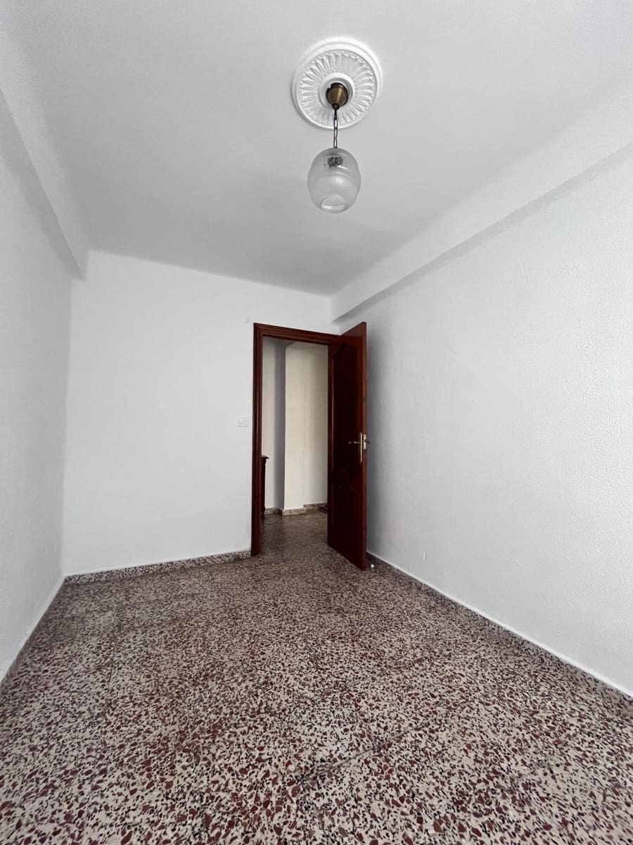 3 soveværelse Lejlighed til leje i Malaga by - € 1.050 (Ref: 9450536)