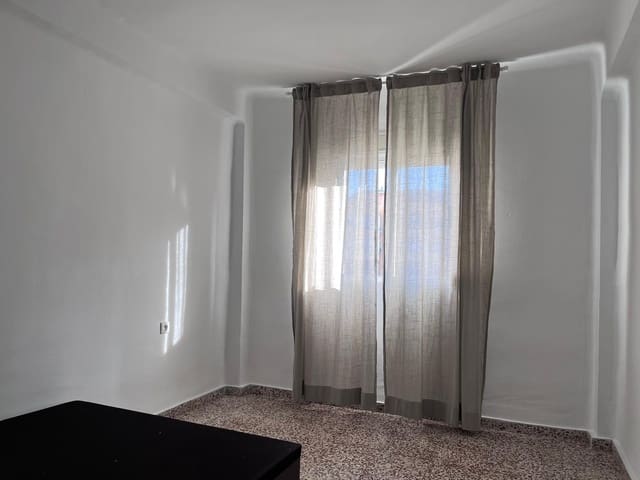 3 soveværelse Lejlighed til leje i Cortijo Bazan, Málaga by - € 1.050 (Ref: 9450536)