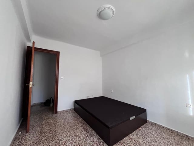 3 soveværelse Lejlighed til leje i Cortijo Bazan, Málaga by - € 1.050 (Ref: 9450536)