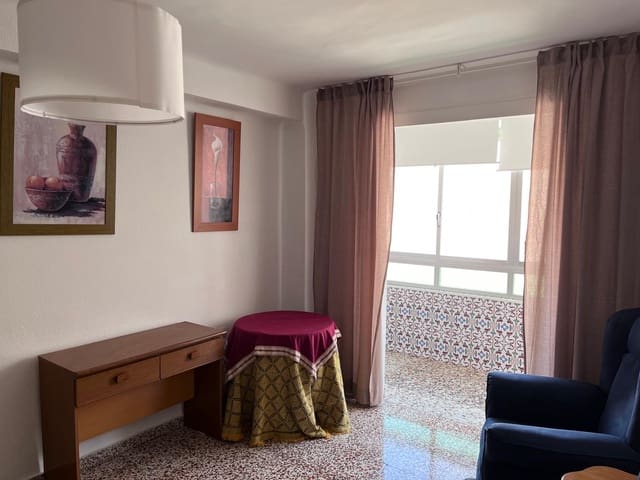 3 soveværelse Lejlighed til leje i Cortijo Bazan, Málaga by - € 1.050 (Ref: 9450536)