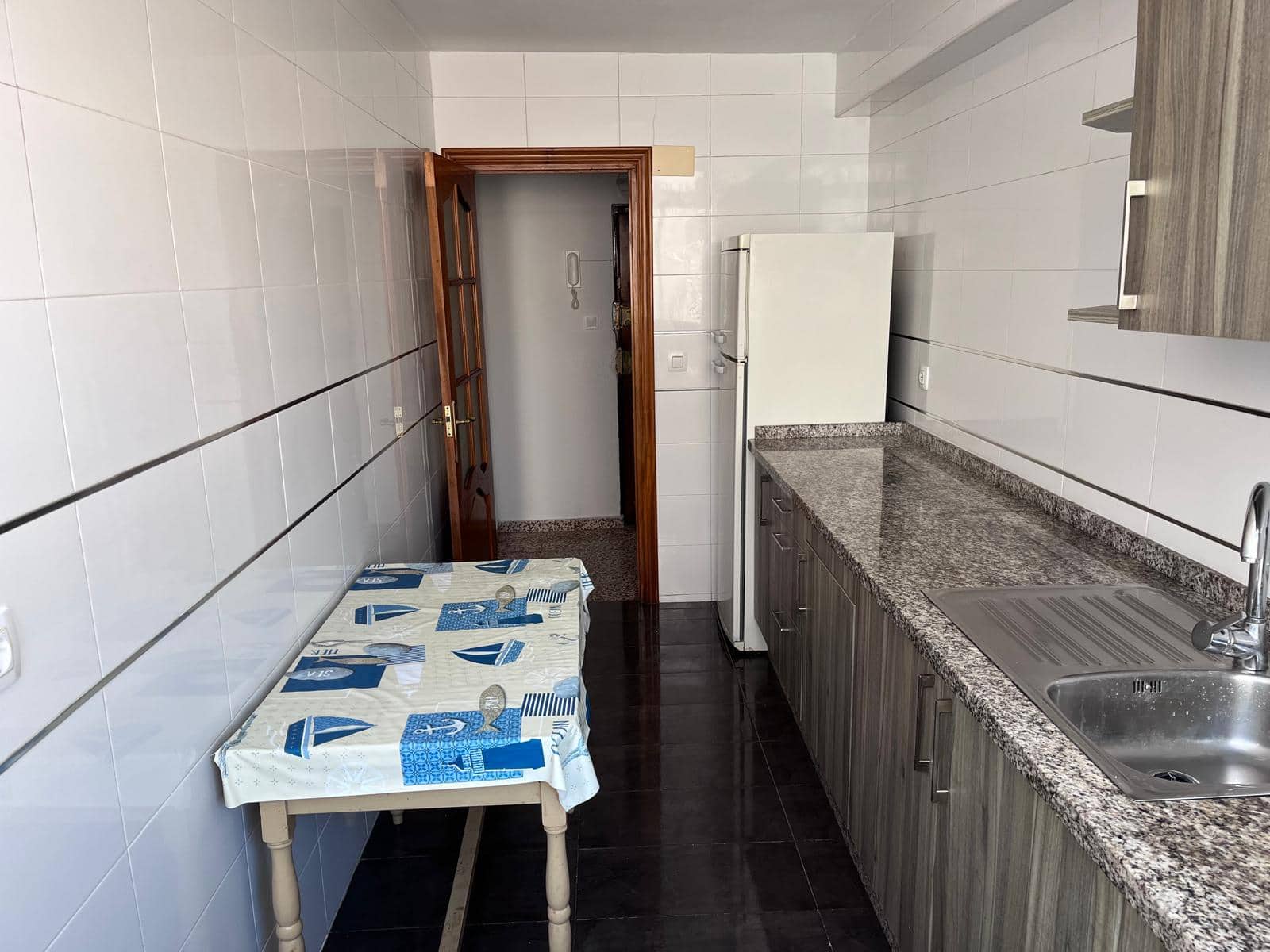 3 soveværelse Lejlighed til leje i Malaga by - € 1.050 (Ref: 9450536)