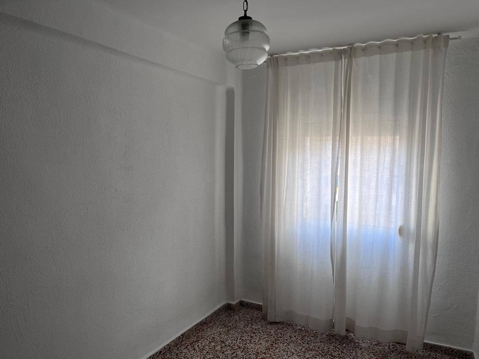 3 soveværelse Lejlighed til leje i Malaga by - € 1.050 (Ref: 9450536)