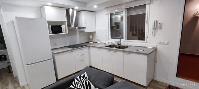 Studio til leie i Puertosol, Málaga by - € 800 (Ref: 9490936)