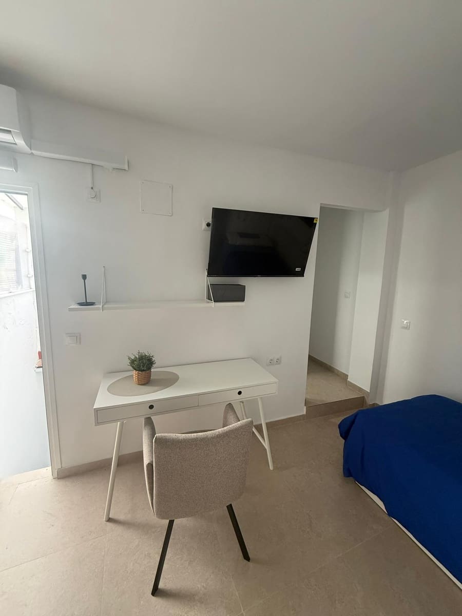 Studio for rent in Malaga city - € 750 (Ref: 9497947)